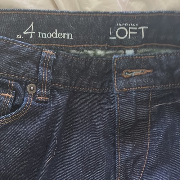 Like new, never worn Ann Taylor Loft Bermuda denim sorts. 8 in inseam - Picture 2 of 6